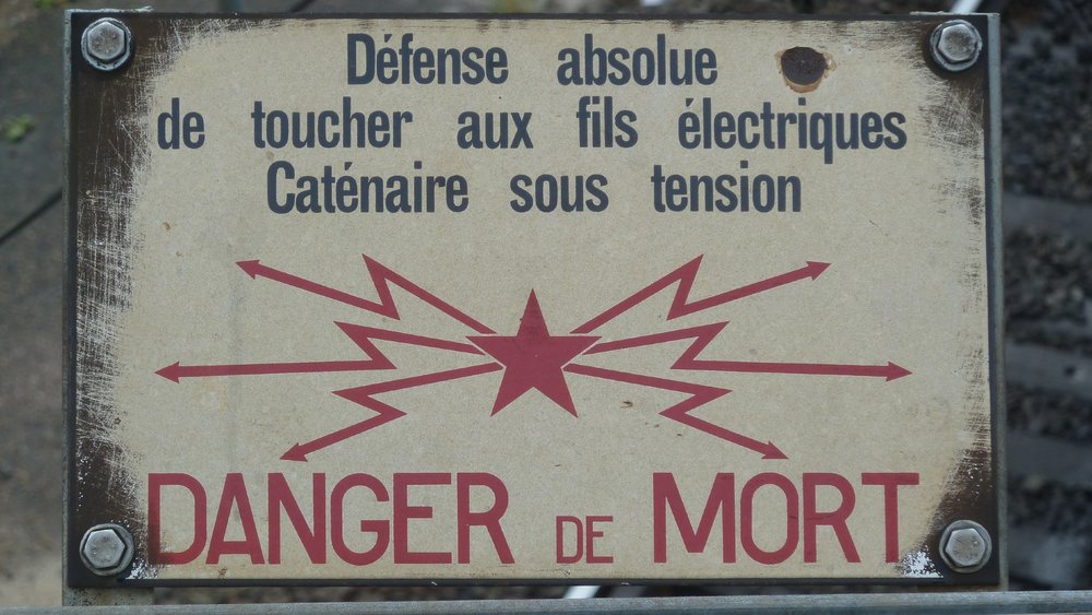 Rennes. Grièvement brûlée sur un wagon : pourquoi est-il dangereux de grimper sur un train ?